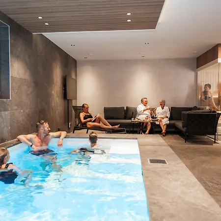 Boerderij Met Binnenzwembad & Wellness - 12 Personen - Valley Wekerom