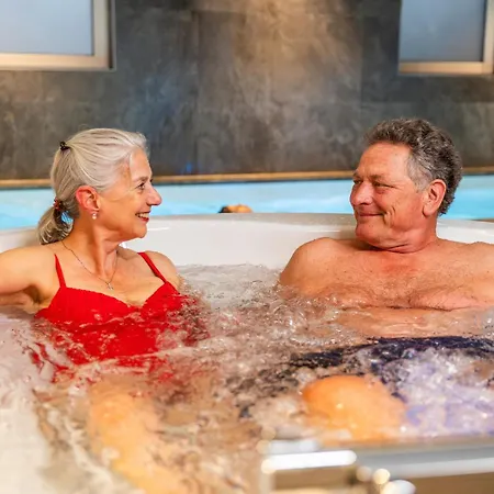 ホリデーパーク Boerderij Met Binnenzwembad En Wellness