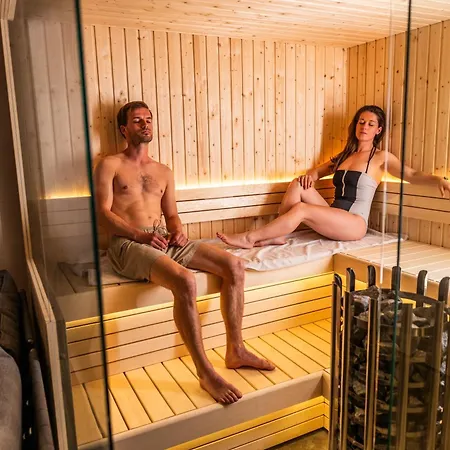 Boerderij Met Binnenzwembad En Wellness ホリデーパーク *