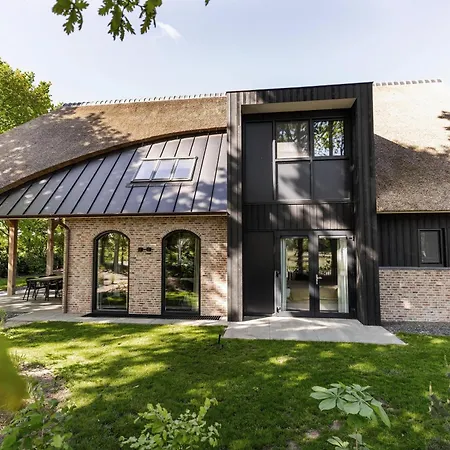 Boerderij Met Binnenzwembad En Wellness ホリデーパーク Wekerom