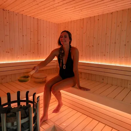 Boerderij Met Binnenzwembad En Wellness منتزه العطل *