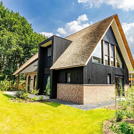 Boerderij Met Binnenzwembad & Wellness - 12 Personen Wekerom